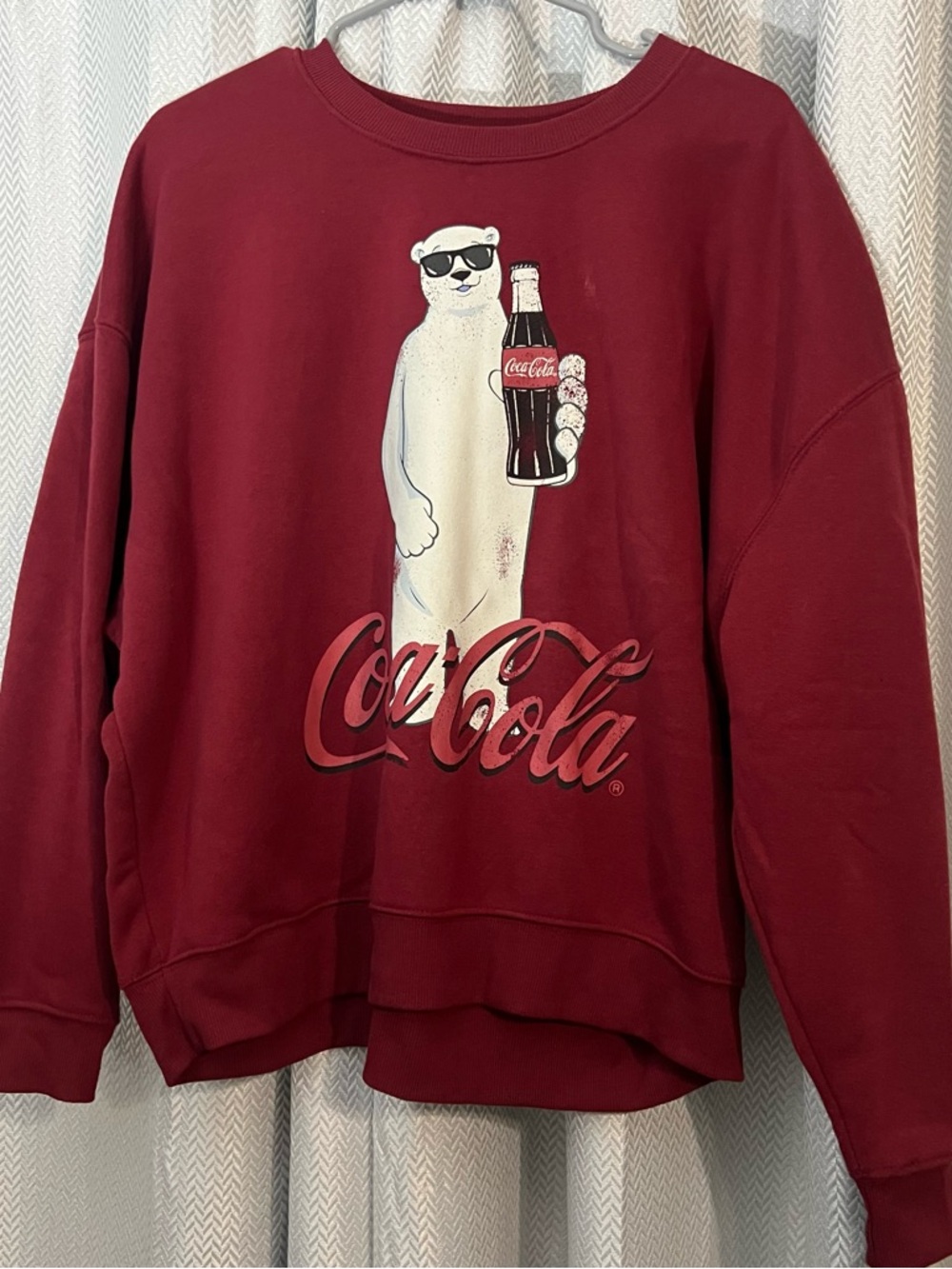 Coca-Cola Women's Deep Red Crewneck Sweatshirt with Polar Bear Graphic Size: L